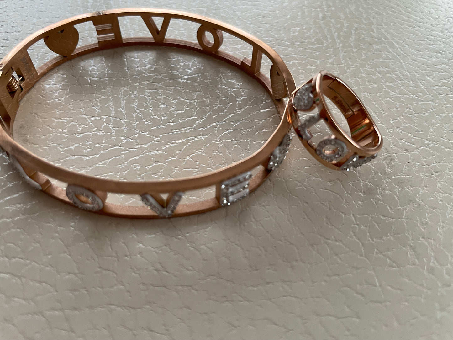 Bracciale e anello acciaio rosato